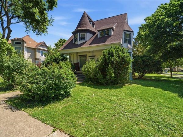 203 1st Ave NE , Oelwein, IA 50662