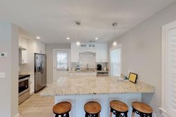 27 21st Avenue photo 4