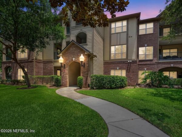 7800 POINT MEADOWS Drive, Unit 126, Jacksonville, FL 32256