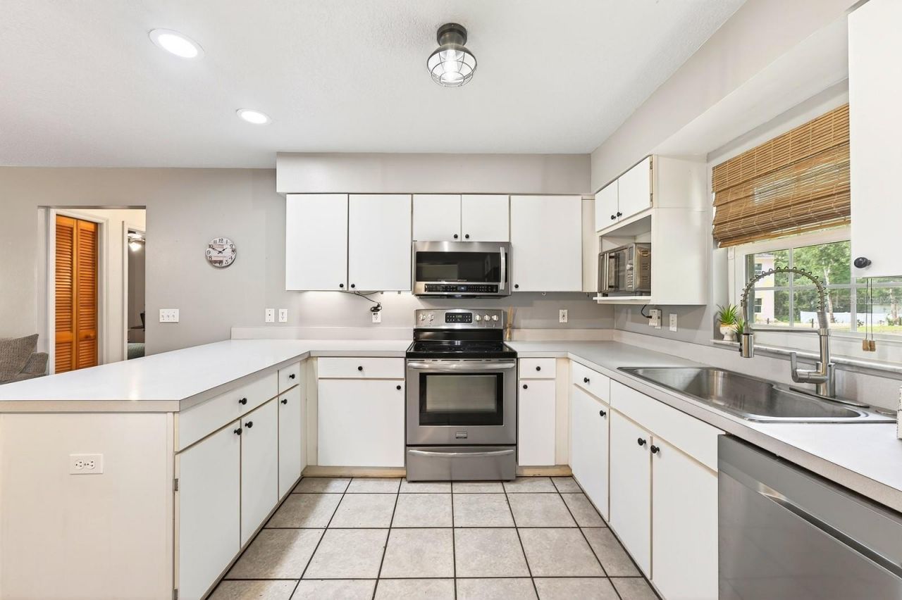 2385 Lake Pickett Road, Orlando, FL 32826 Photo
