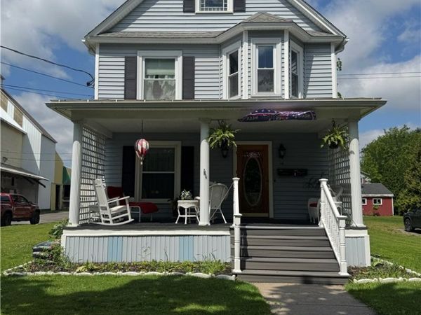 16 Orchard Street , Middleport, NY 14105