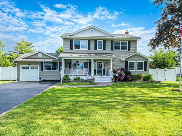 103 Hilary Street , West Sayville, NY 11796