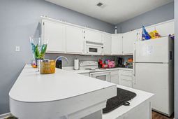 504 River Oaks Dr.  photo 4