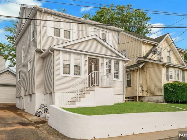 319 2nd Place, BOGOTA, NJ 07603