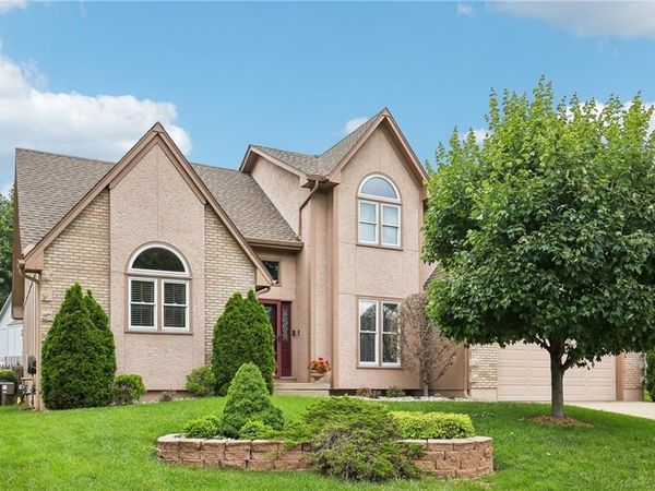 1083 NE Greenwood Court, Blue Springs, MO 64014