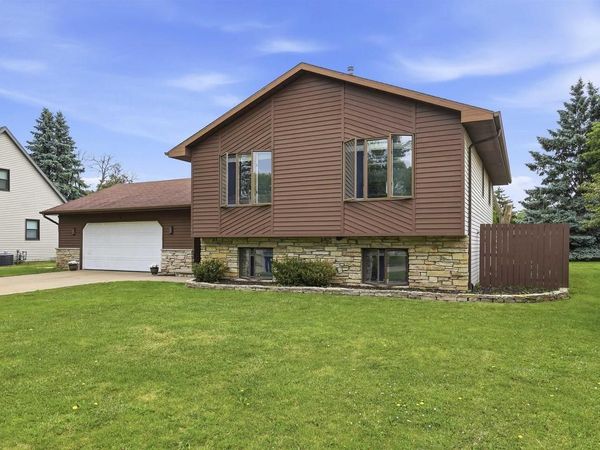 3236 S WHIP POOR WILL LANE, Appleton, WI 54915