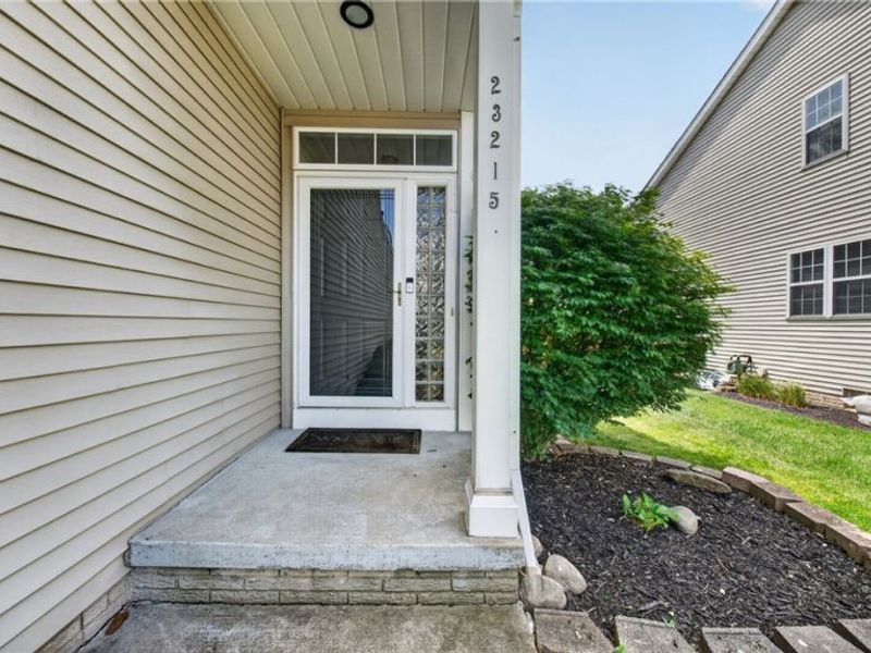 23215 Chandlers Lane, Olmsted Falls, OH 44138 Photo 18