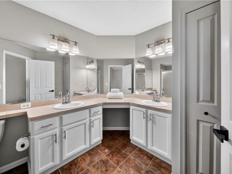 23215 Chandlers Lane, Olmsted Falls, OH 44138 Photo 9