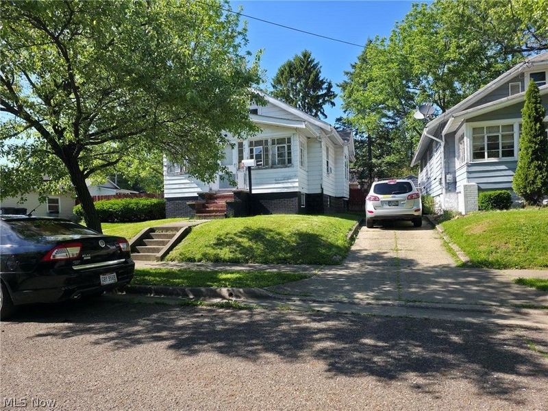 897 Richmond Street, Akron, OH 44306 Photo 2