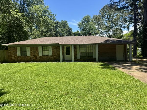 290 Twin Lakes Drive, Canton, MS 39046