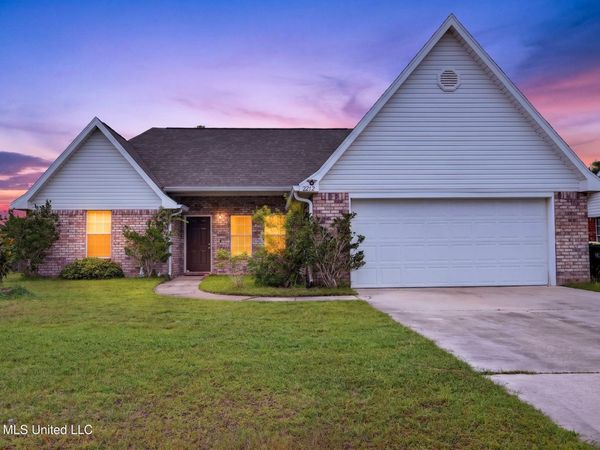 2212 Paula Circle, Ocean Springs, MS 39564
