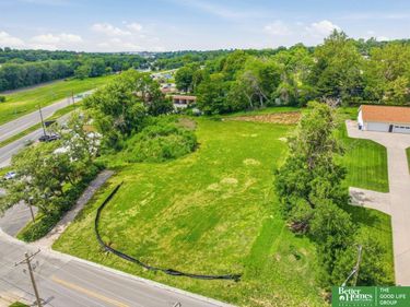 2516 Chandler Road E, Bellevue, NE 68005