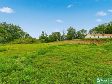 2516 Chandler Road E, Bellevue, NE 68005