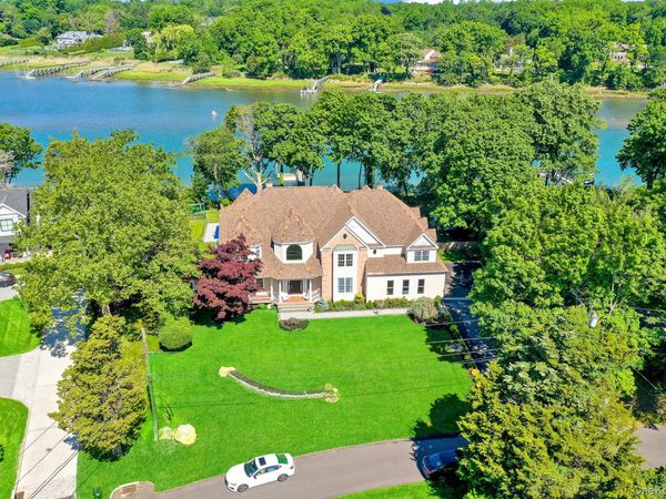18 Cedar Lane , Setauket, NY 11733