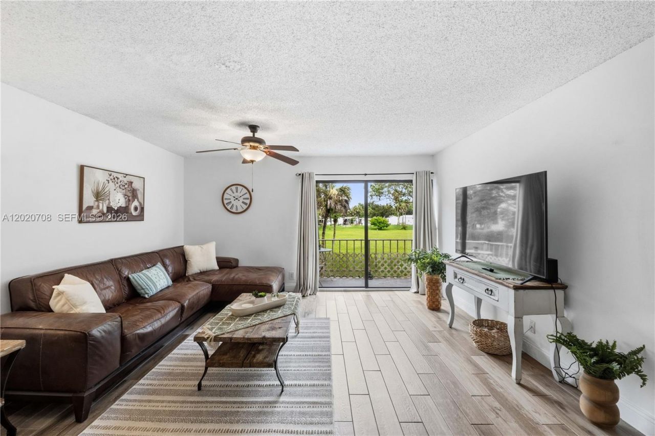 430 Commodore Dr , Unit 213, Plantation, FL 33325 Photo