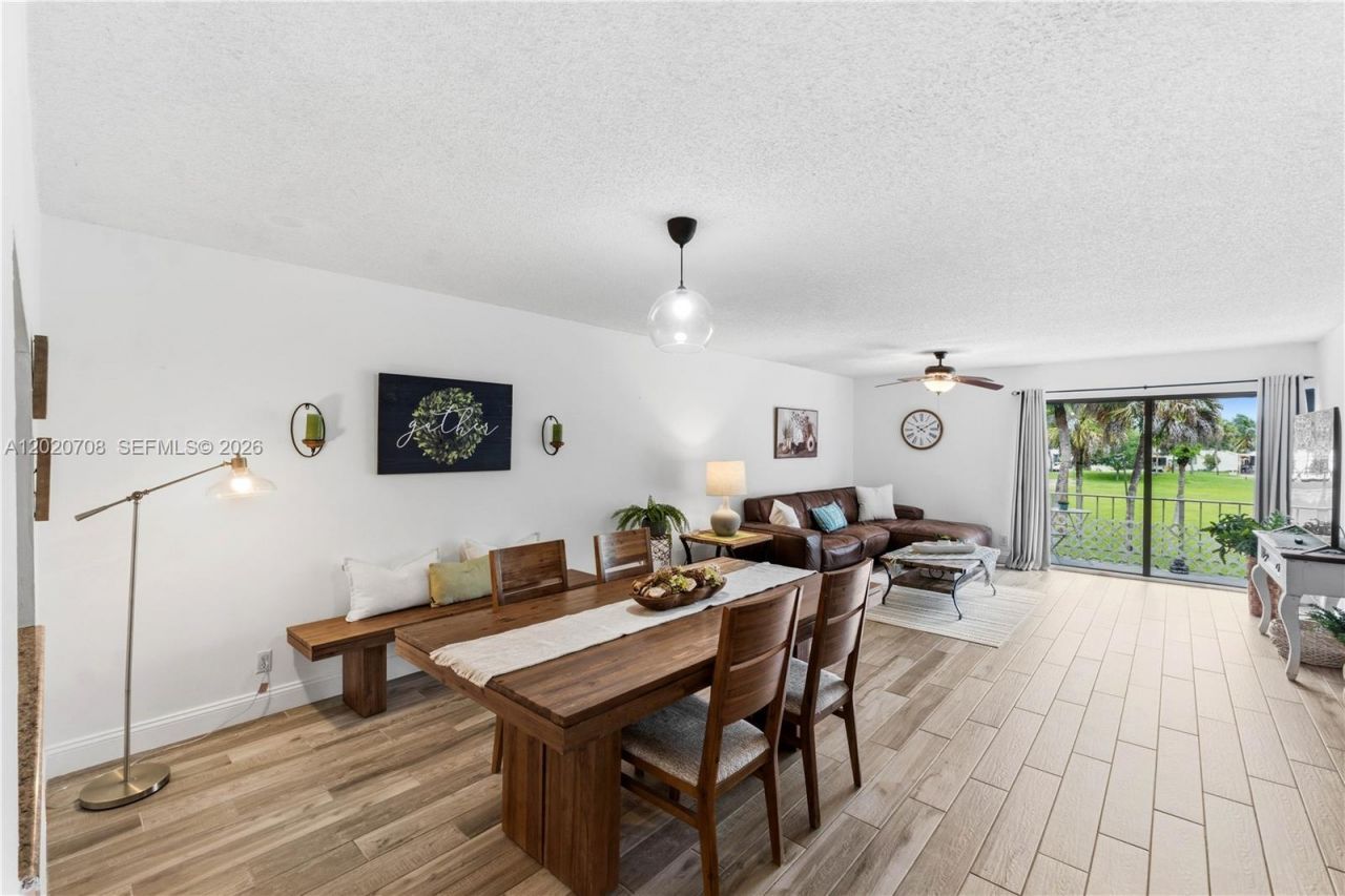 430 Commodore Dr , Unit 213, Plantation, FL 33325 Photo