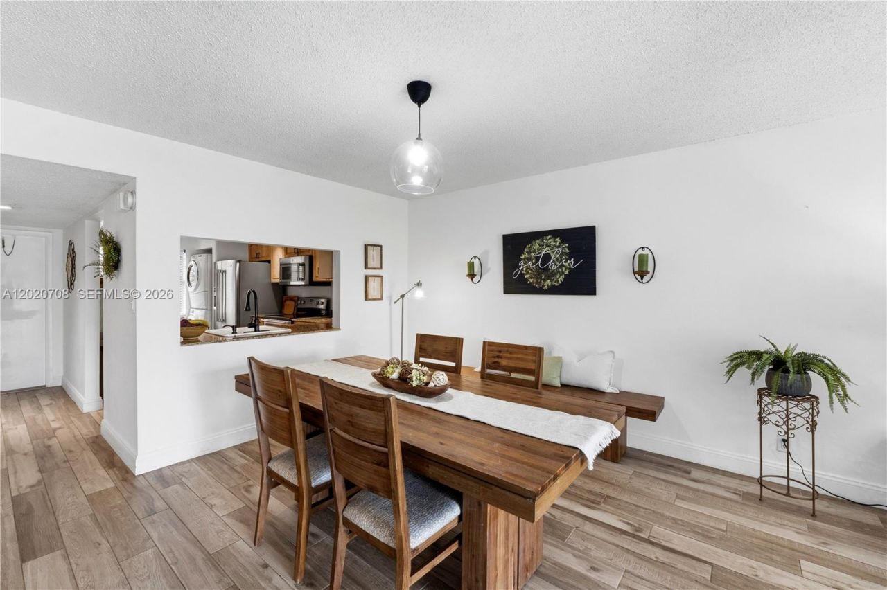 430 Commodore Dr , Unit 213, Plantation, FL 33325 Photo