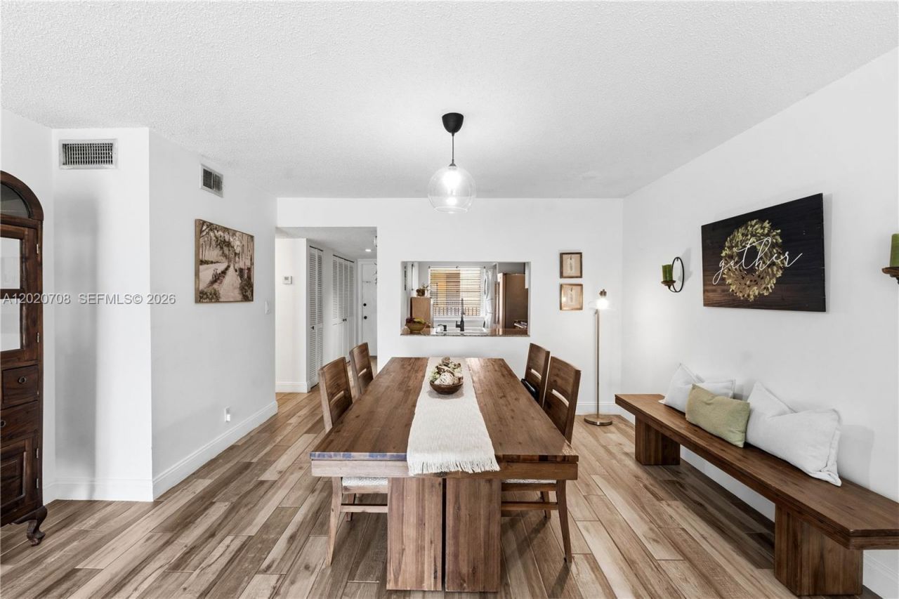 430 Commodore Dr , Unit 213, Plantation, FL 33325 Photo