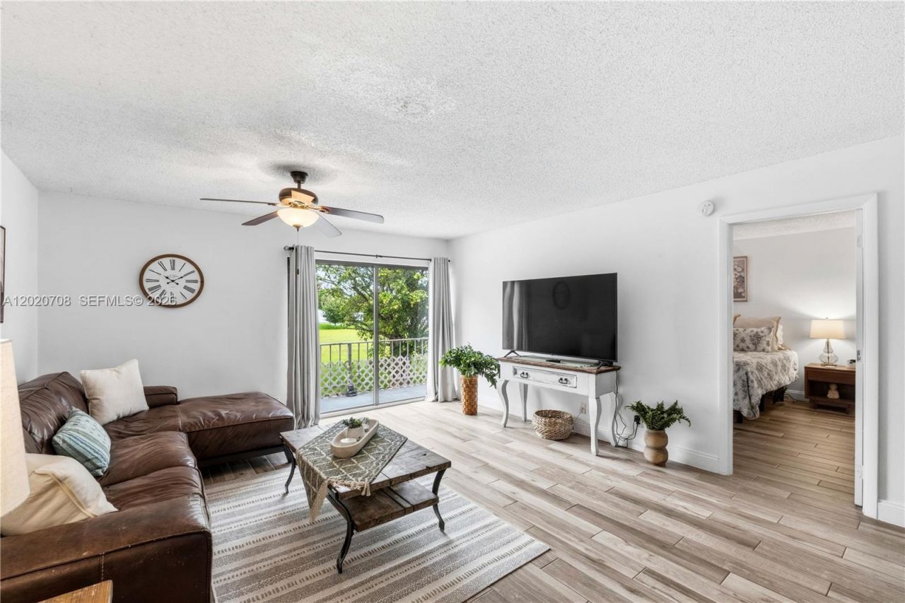 430 Commodore Dr , Unit 213, Plantation, FL 33325 Photo
