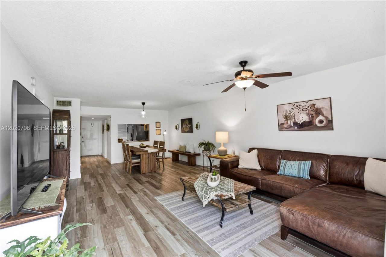 430 Commodore Dr , Unit 213, Plantation, FL 33325 Photo