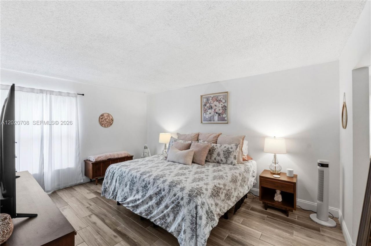 430 Commodore Dr , Unit 213, Plantation, FL 33325 Photo