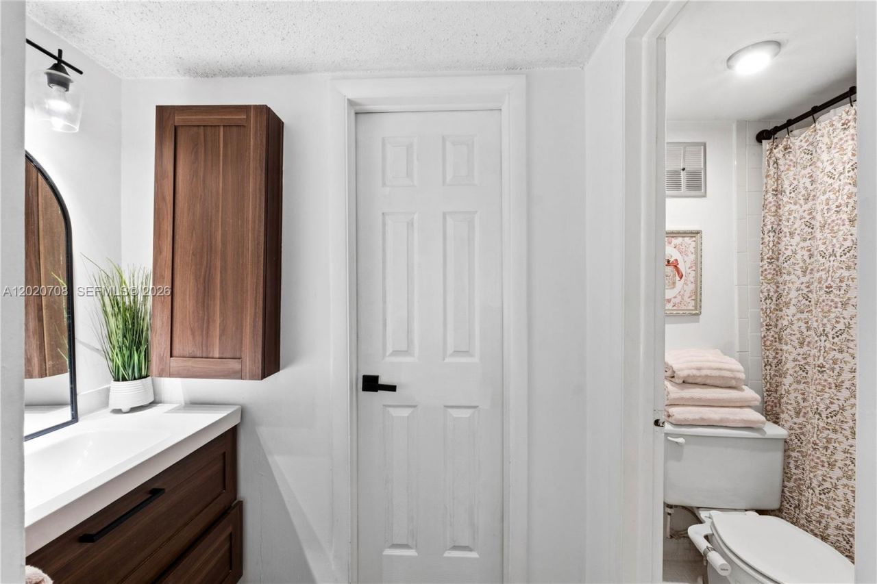430 Commodore Dr , Unit 213, Plantation, FL 33325 Photo