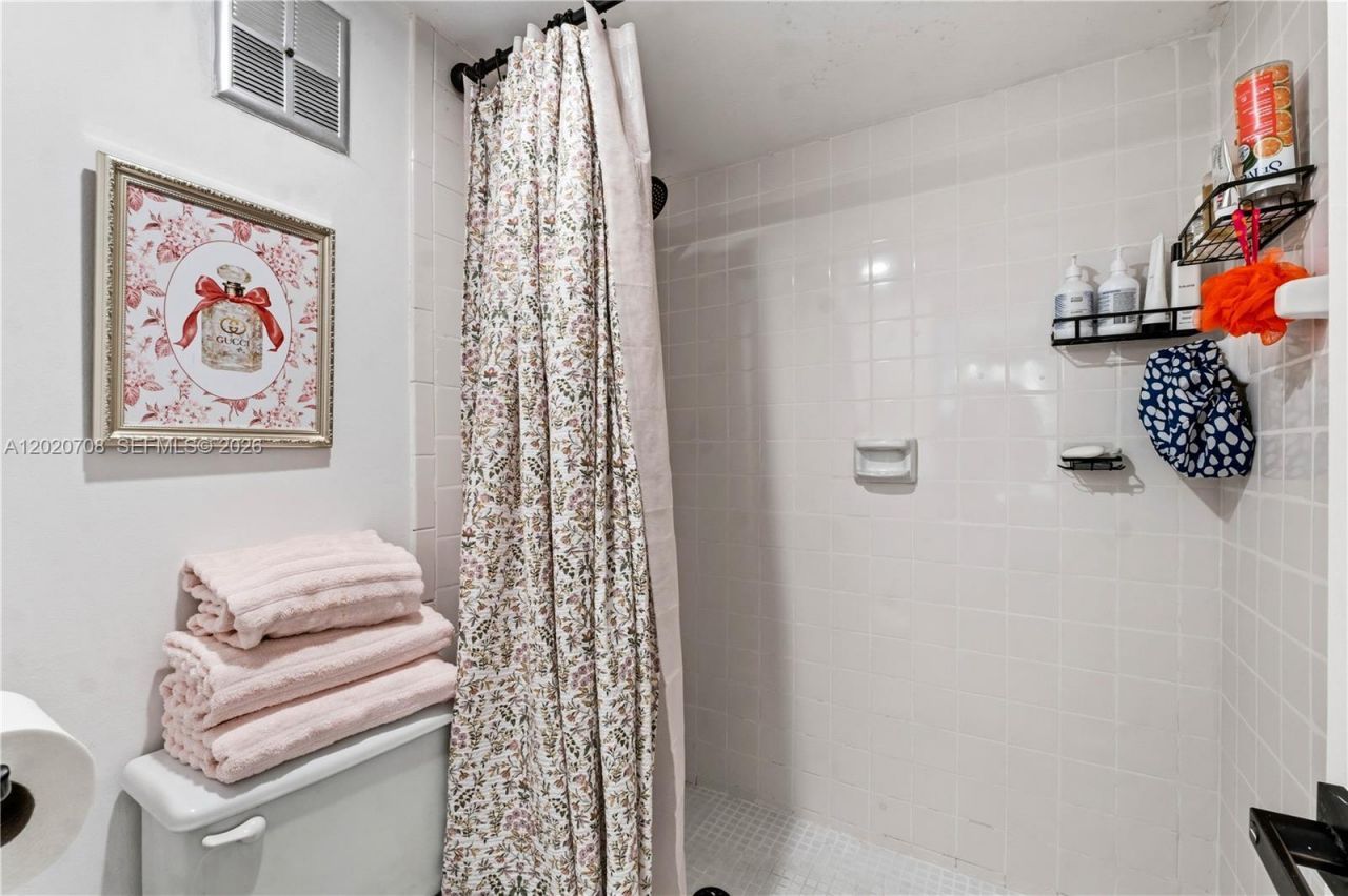 430 Commodore Dr , Unit 213, Plantation, FL 33325 Photo