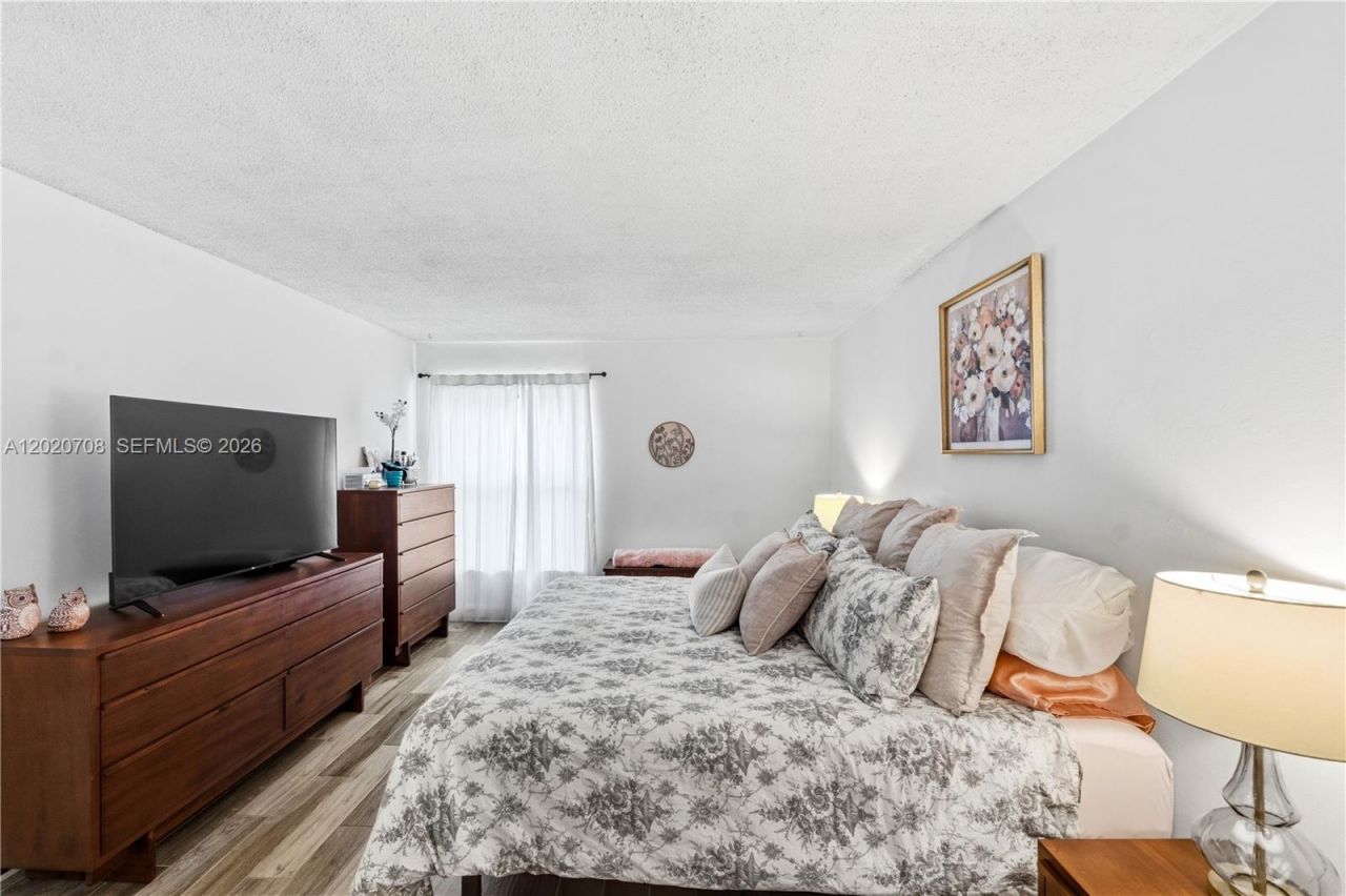 430 Commodore Dr , Unit 213, Plantation, FL 33325 Photo