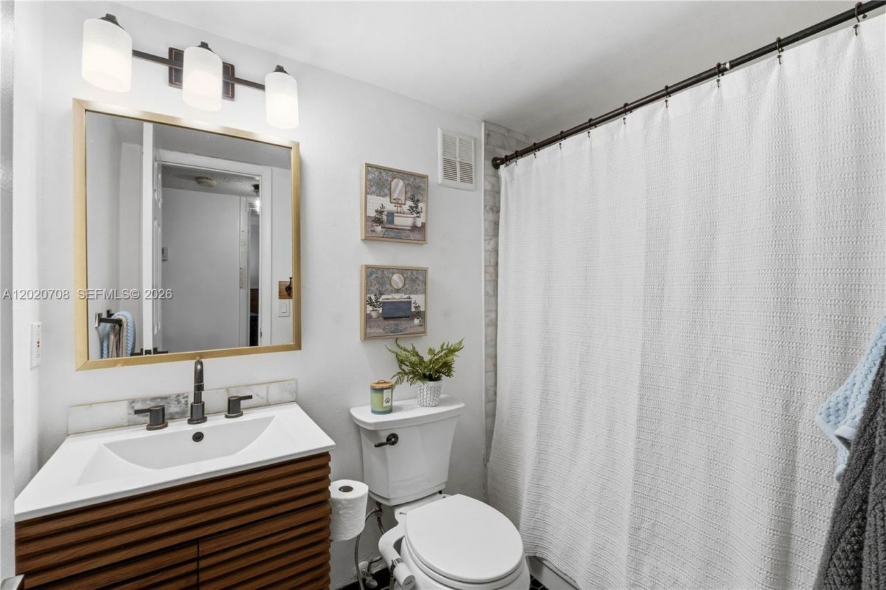 430 Commodore Dr , Unit 213, Plantation, FL 33325 Photo