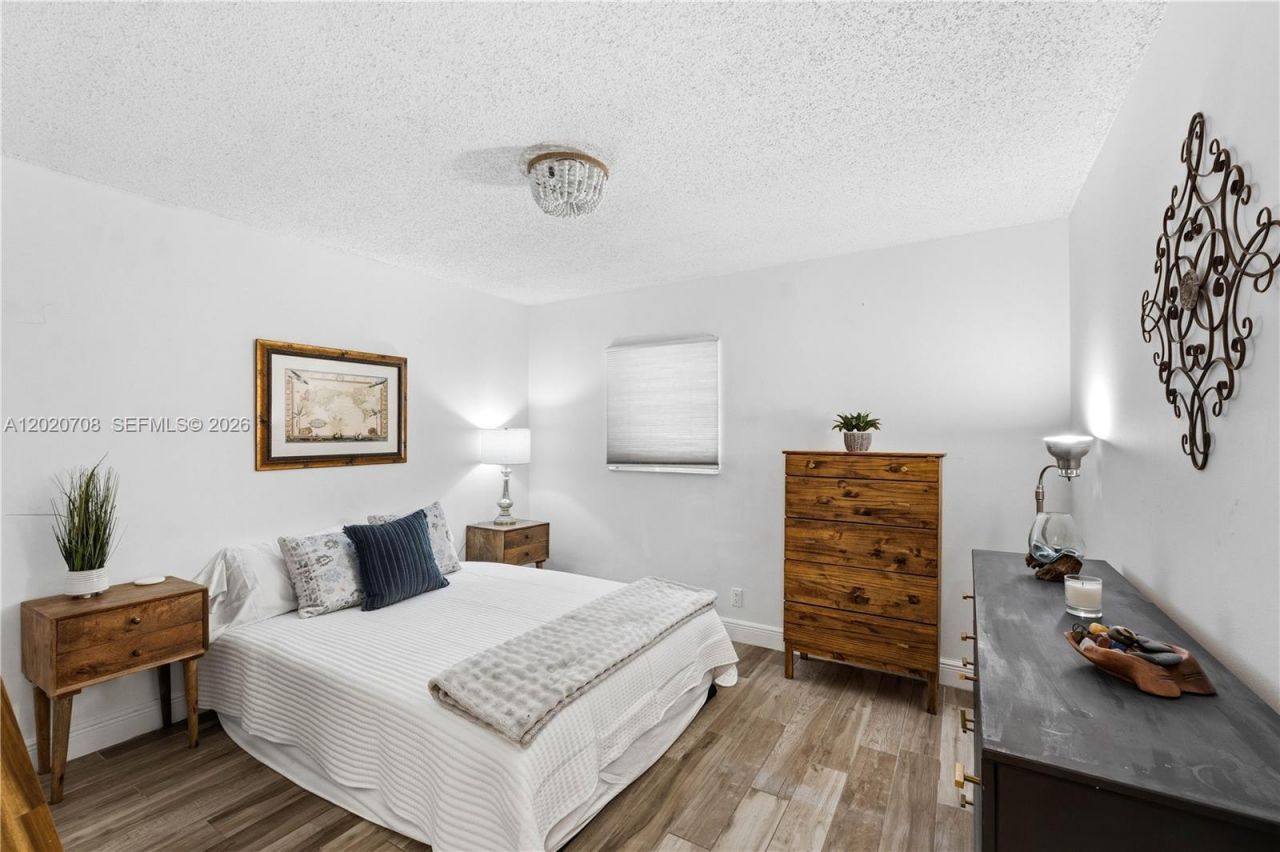 430 Commodore Dr , Unit 213, Plantation, FL 33325 Photo