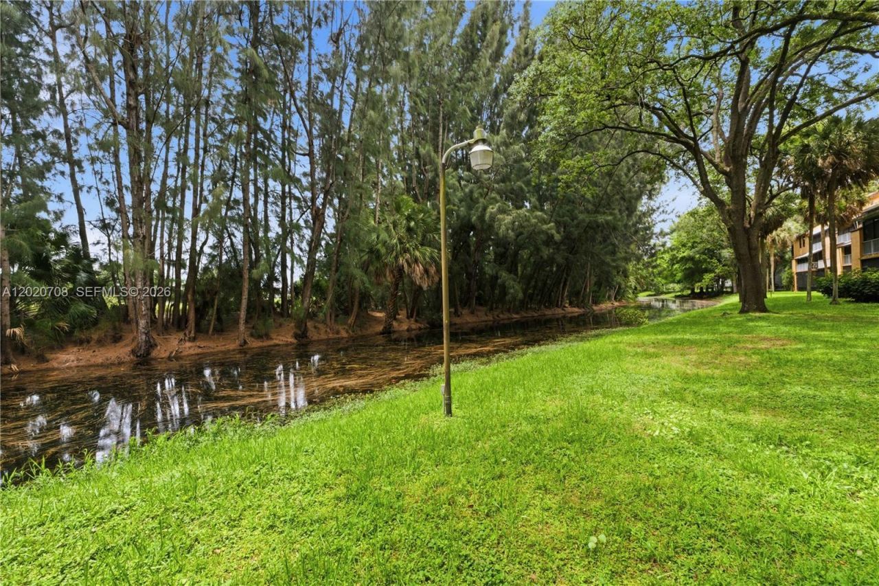 430 Commodore Dr , Unit 213, Plantation, FL 33325 Photo