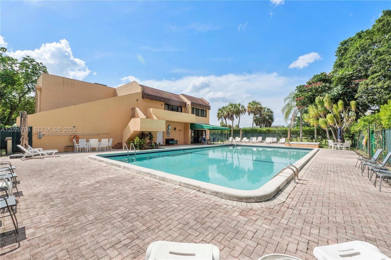 430 Commodore Dr , Unit 213, Plantation, FL 33325 Photo