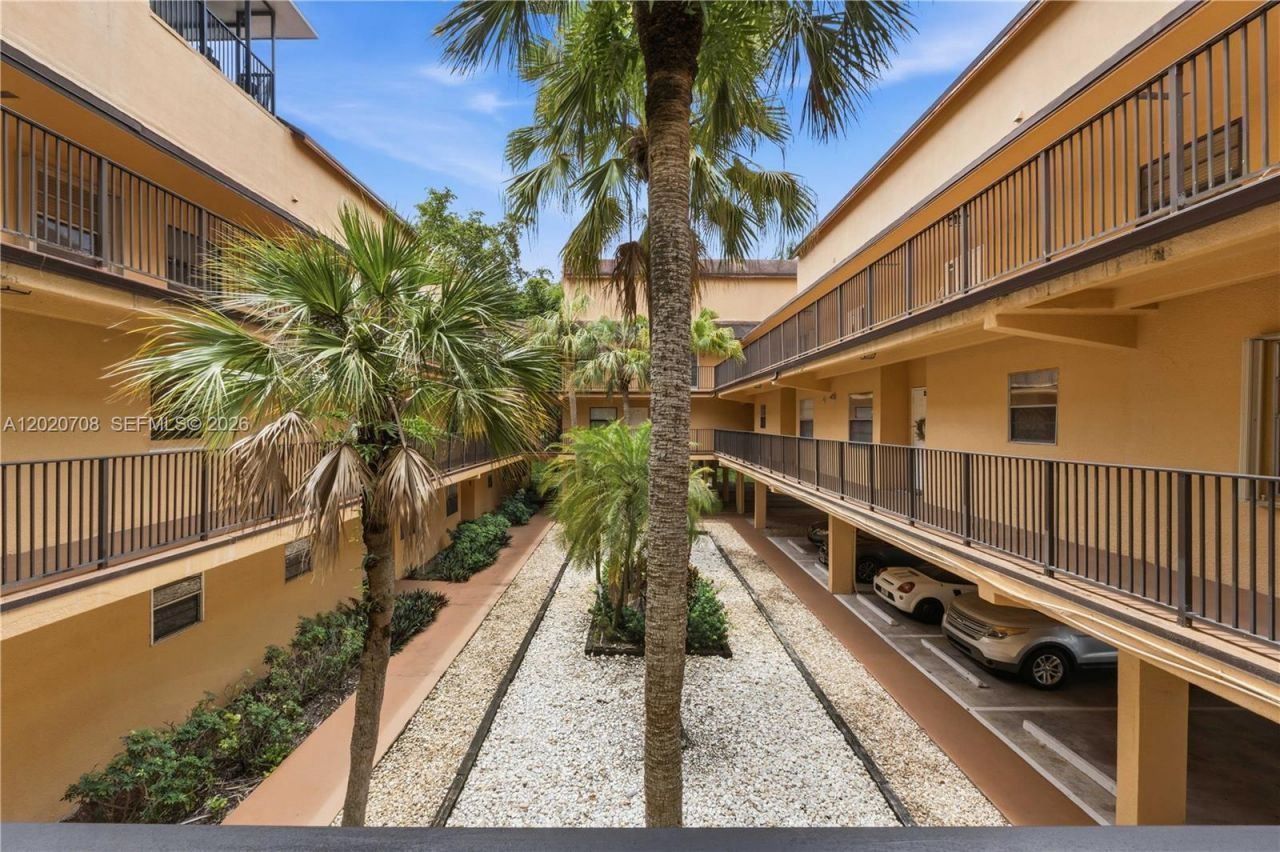 430 Commodore Dr , Unit 213, Plantation, FL 33325 Photo