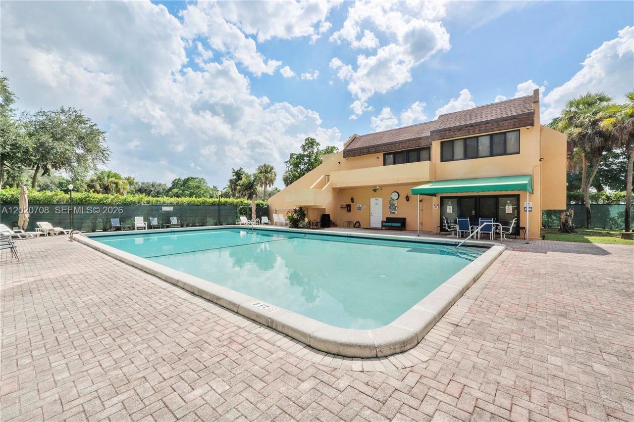 430 Commodore Dr , Unit 213, Plantation, FL 33325 Photo