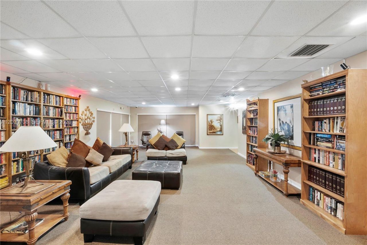 430 Commodore Dr , Unit 213, Plantation, FL 33325 Photo