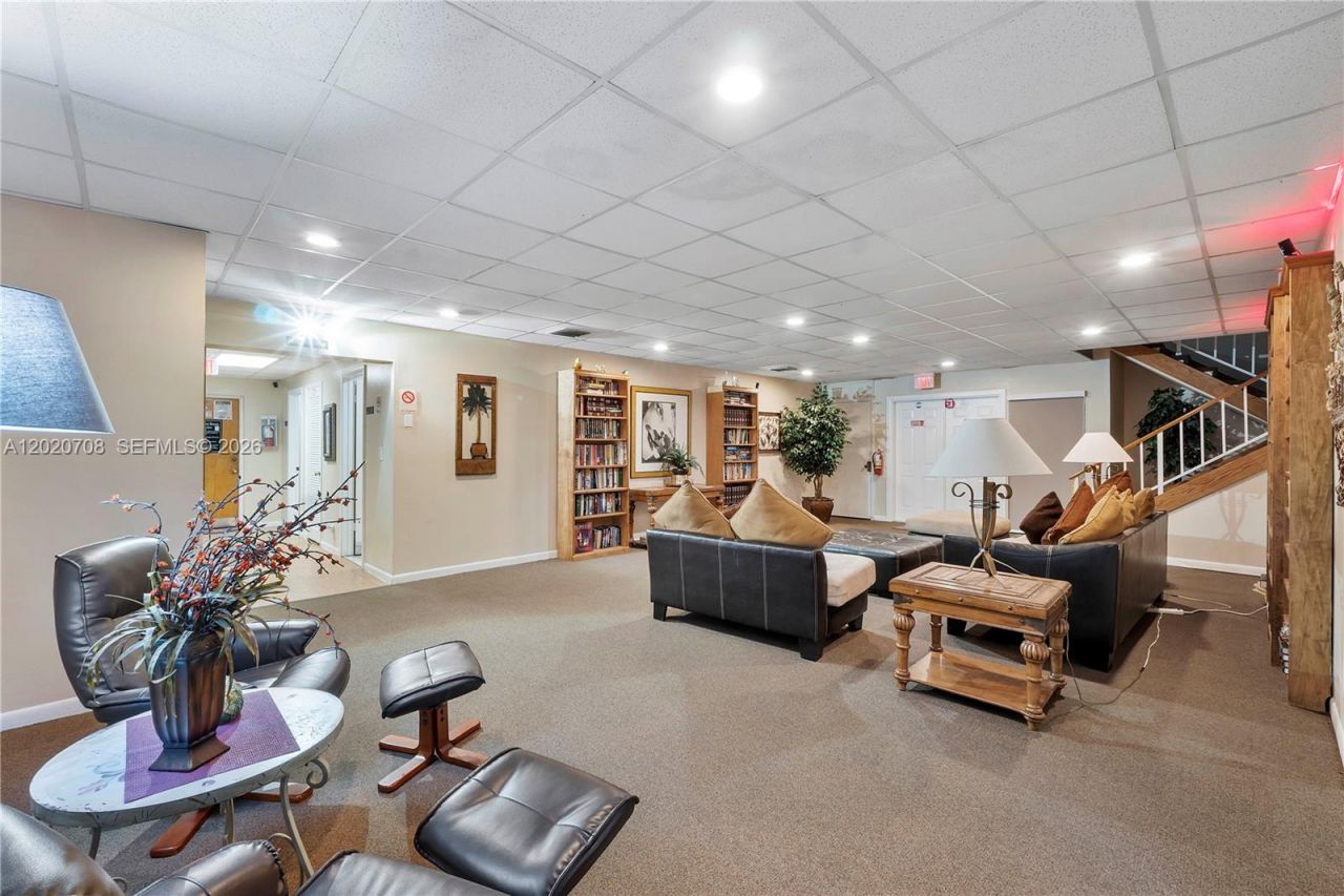 430 Commodore Dr , Unit 213, Plantation, FL 33325 Photo
