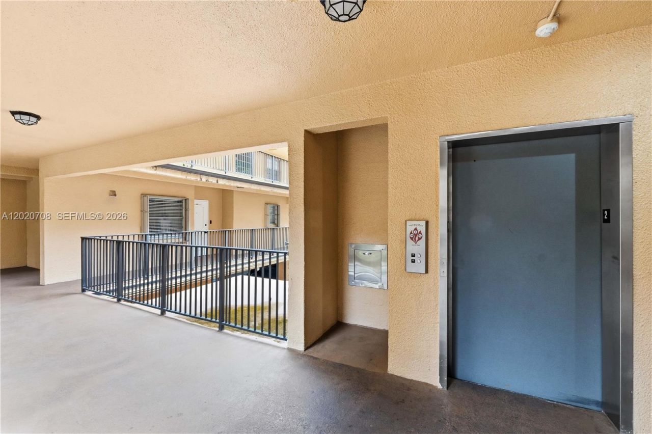 430 Commodore Dr , Unit 213, Plantation, FL 33325 Photo
