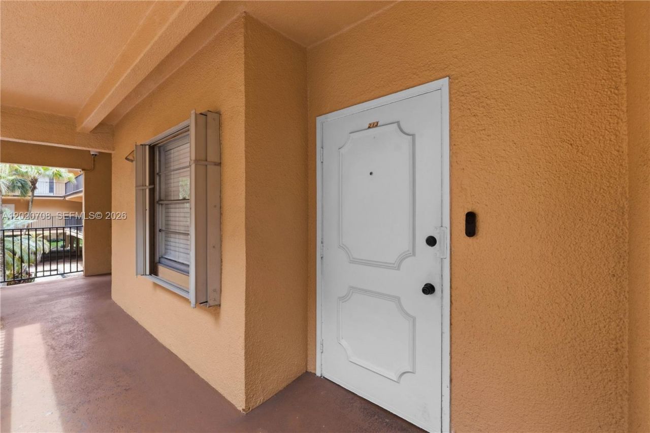 430 Commodore Dr , Unit 213, Plantation, FL 33325 Photo