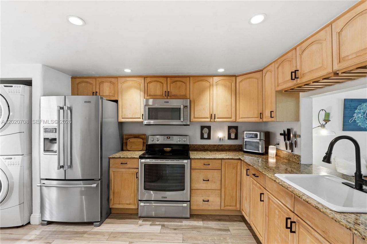 430 Commodore Dr , Unit 213, Plantation, FL 33325 Photo