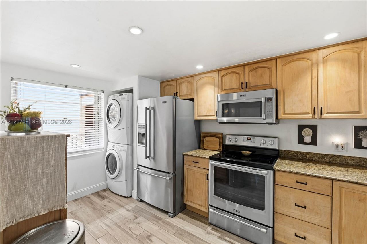 430 Commodore Dr , Unit 213, Plantation, FL 33325 Photo