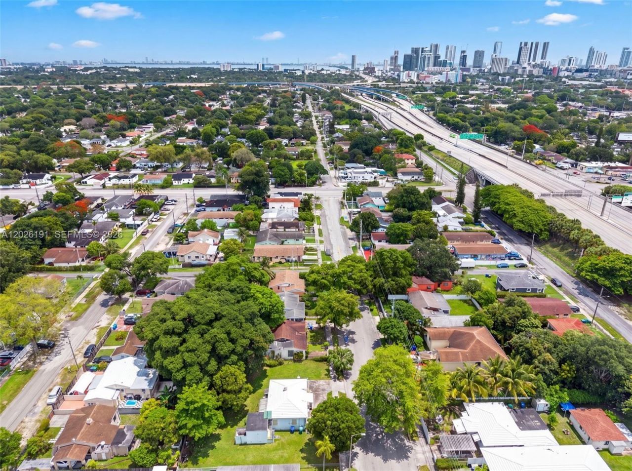 1279 NW 41st St , Miami, FL 33142 Photo