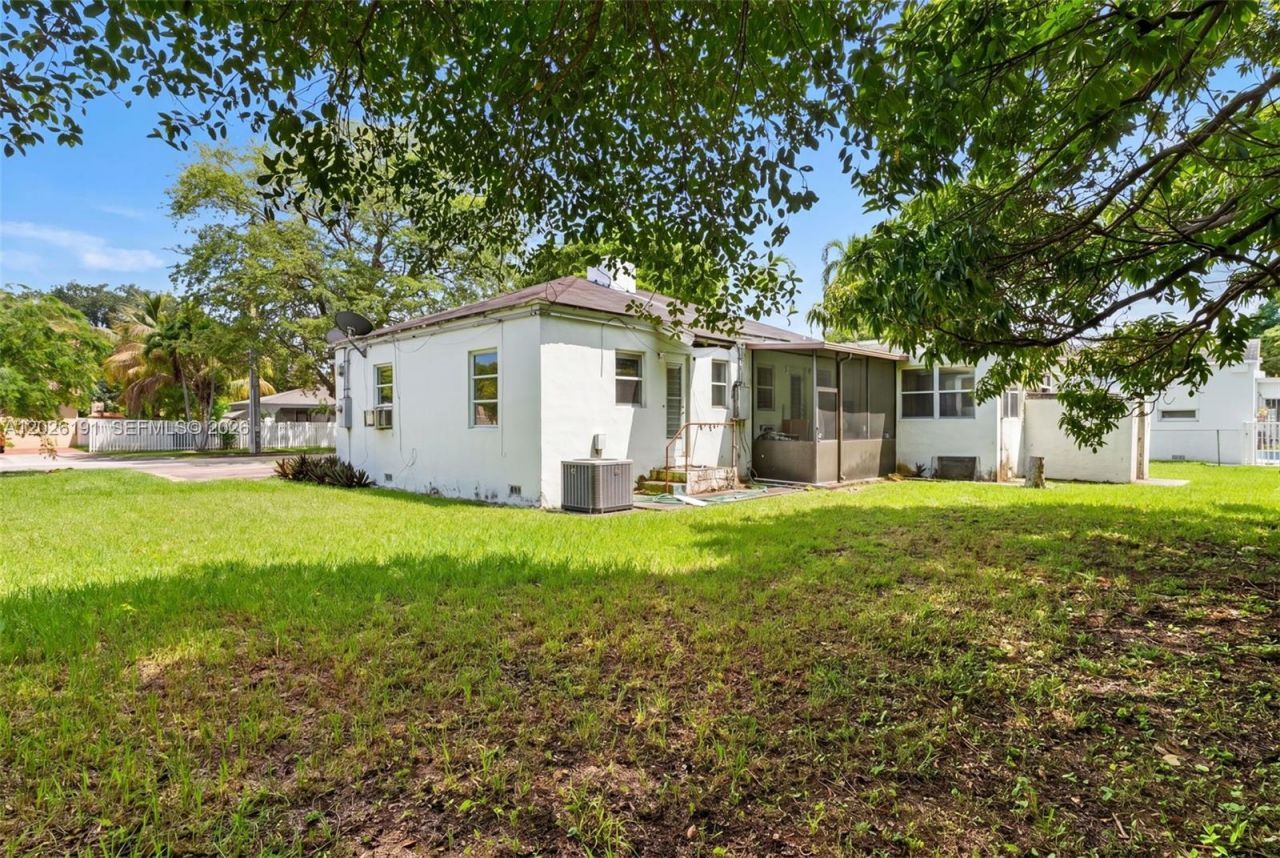 1279 NW 41st St , Miami, FL 33142 Photo