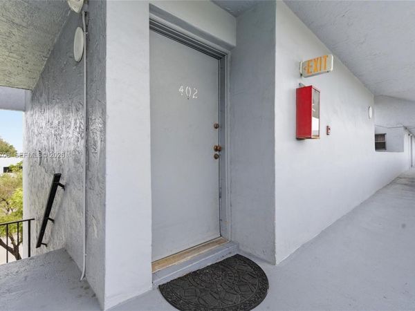 210 Fontainebleau Blvd , Unit 402, Miami, FL 33172