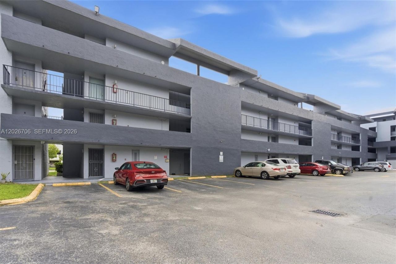 210 Fontainebleau Blvd , Unit 402, Miami, FL 33172 Photo