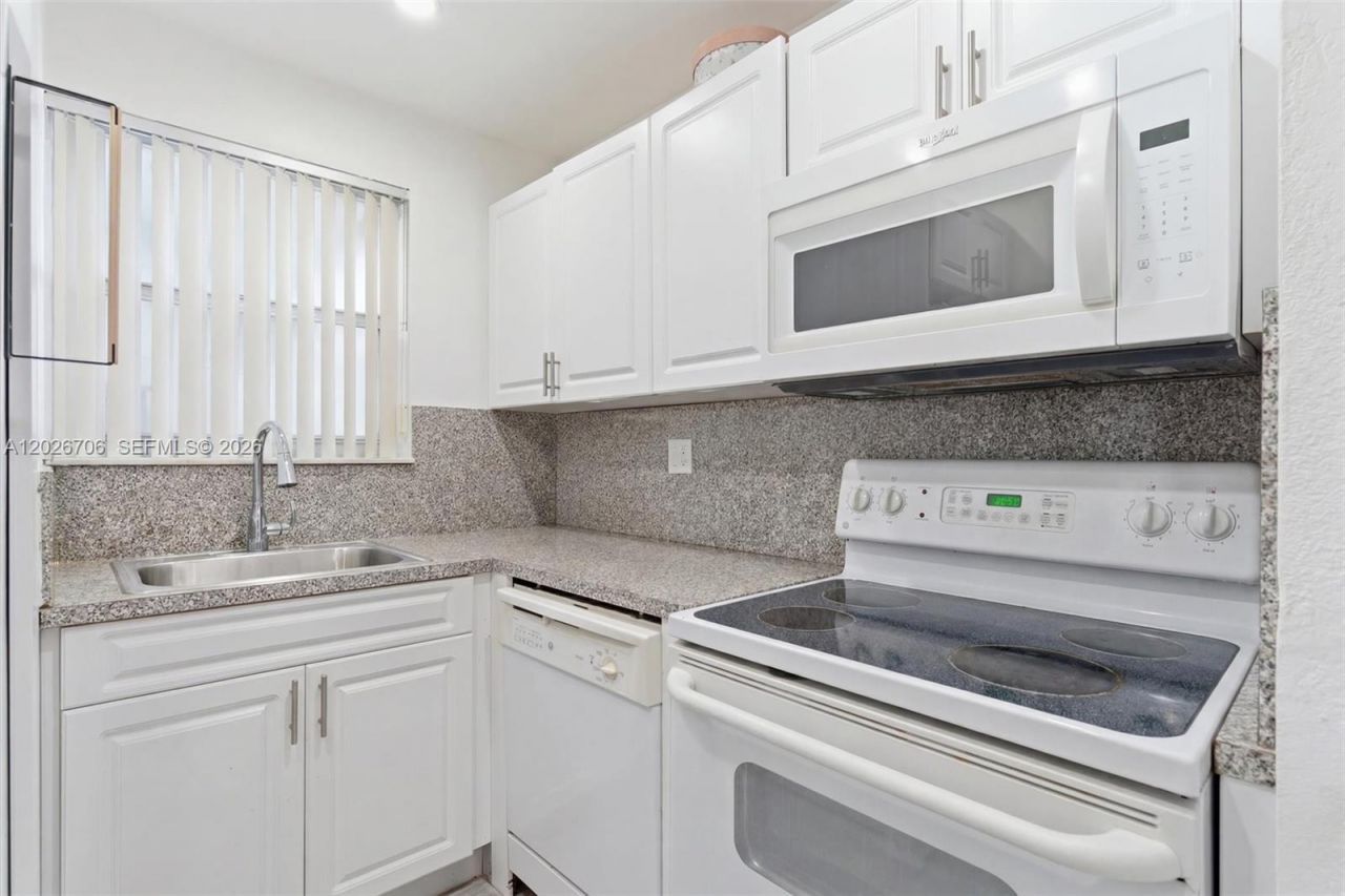 210 Fontainebleau Blvd , Unit 402, Miami, FL 33172 Photo