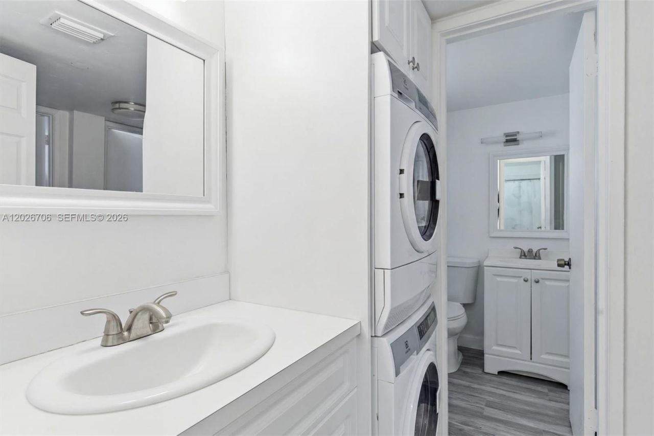 210 Fontainebleau Blvd , Unit 402, Miami, FL 33172 Photo