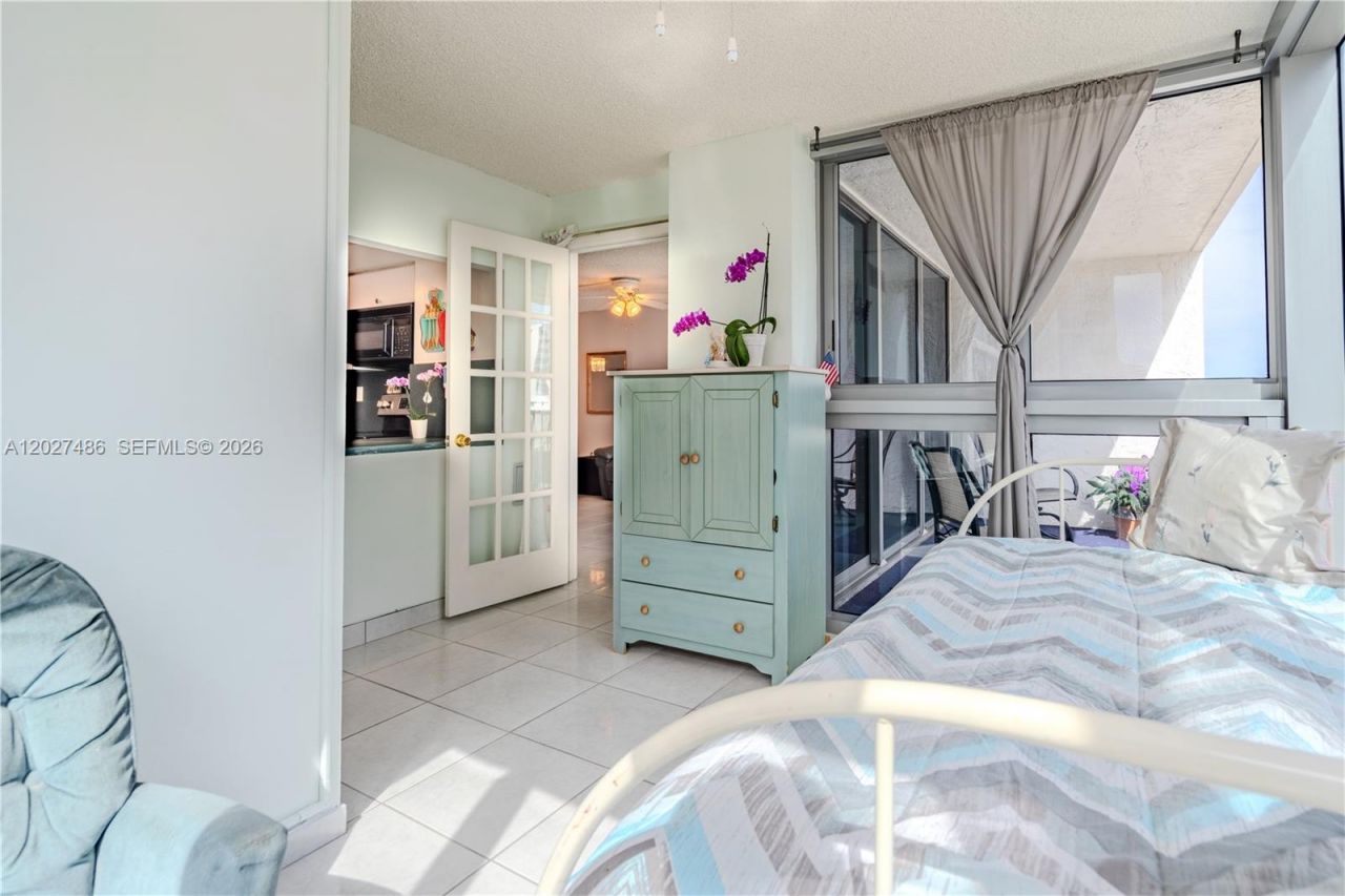 2655 Collins Ave , Unit 603, Miami Beach, FL 33140 Photo