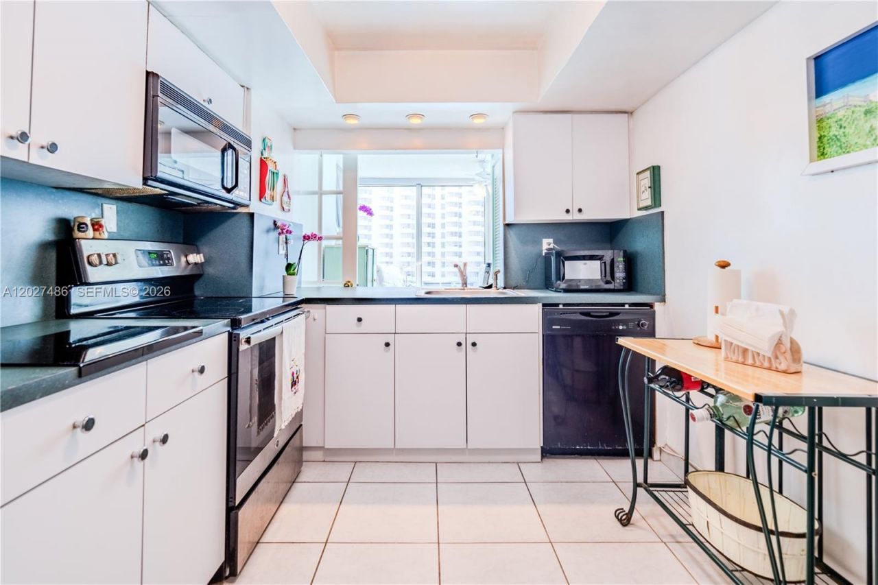 2655 Collins Ave , Unit 603, Miami Beach, FL 33140 Photo