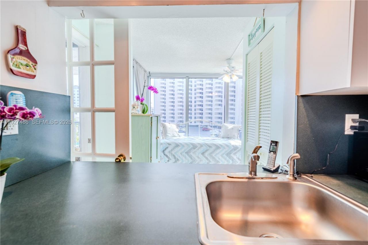 2655 Collins Ave , Unit 603, Miami Beach, FL 33140 Photo