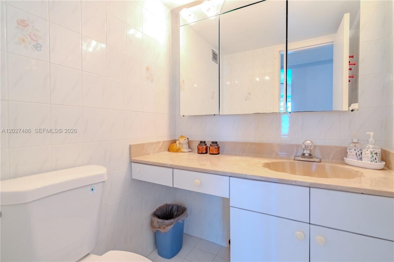 2655 Collins Ave , Unit 603, Miami Beach, FL 33140 Photo
